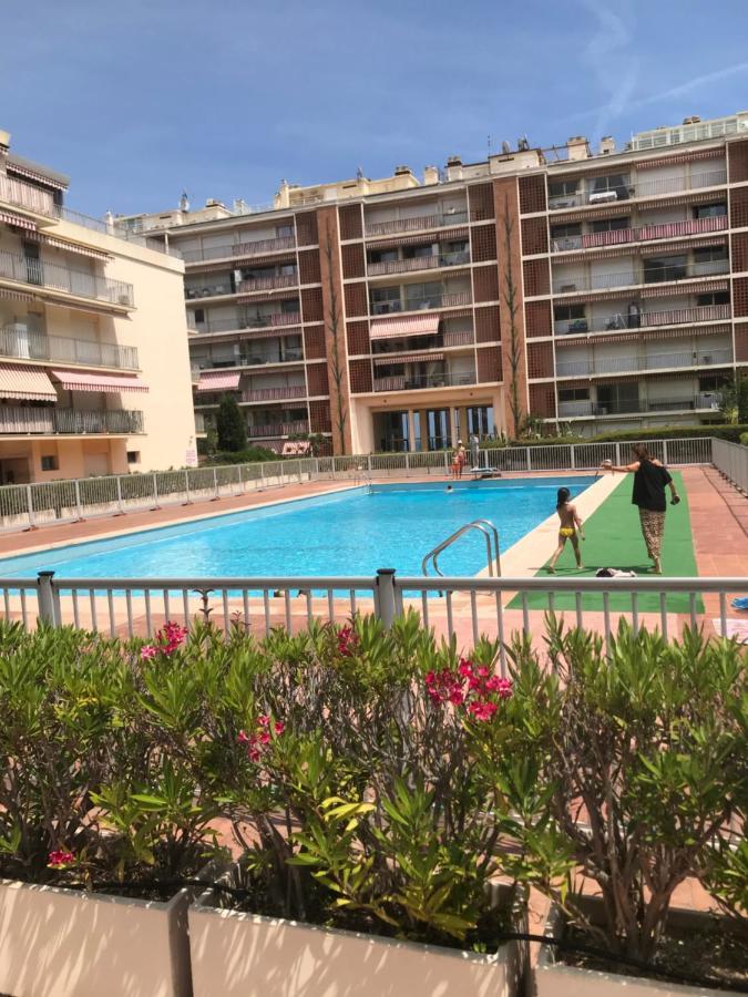 Studio Climatise Et Piscine En Bord De Mer Roquebrune-Cap-Martin Bagian luar foto